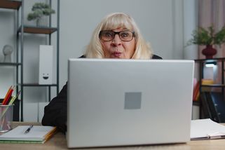 Bazoš mění pro rok 2026 pravidla pro miliony Čechů: Bez této novinky už na inzeráty neodpovíte